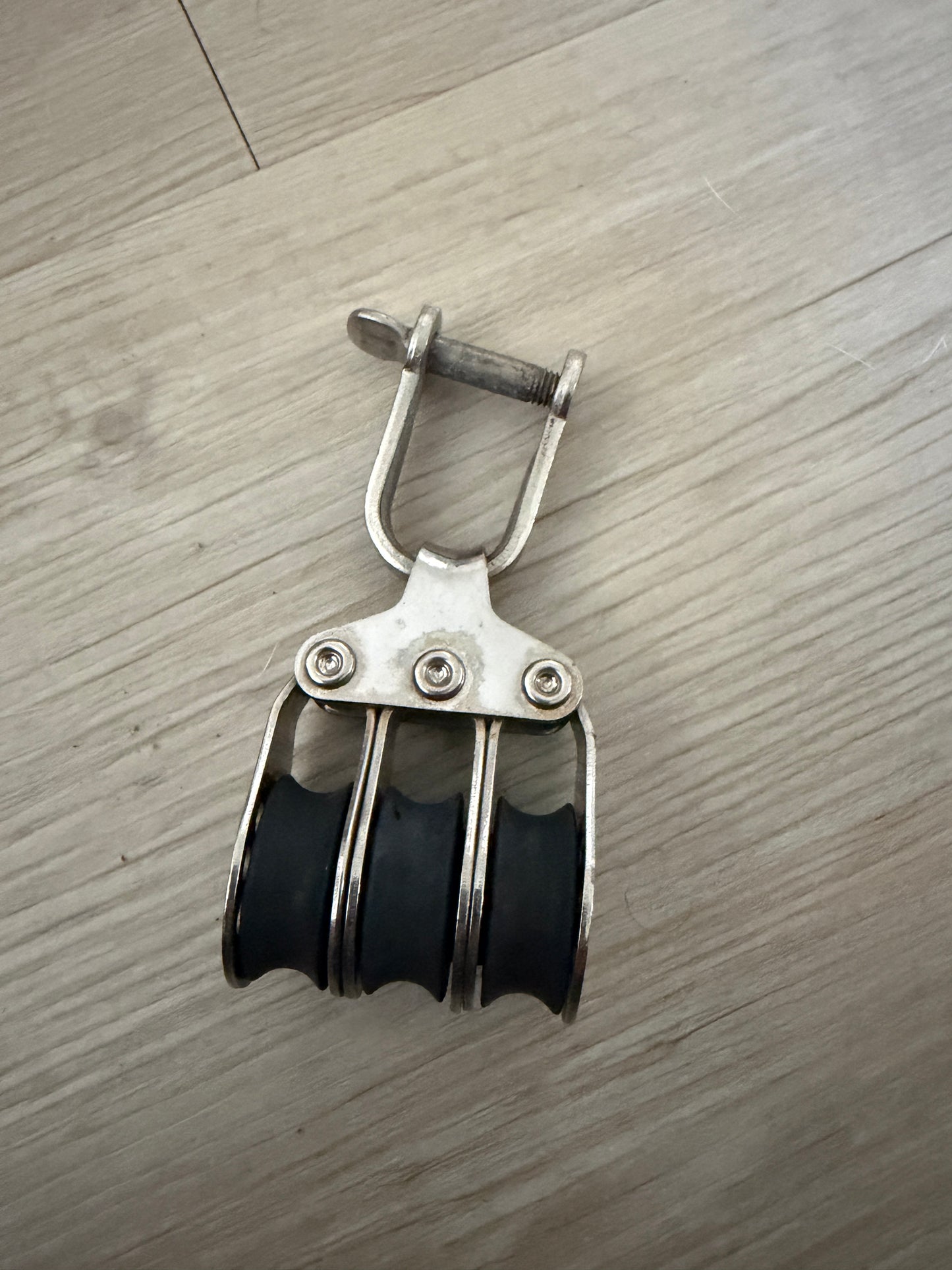Small Harken Triple Block With Shackle - 1/4" Line