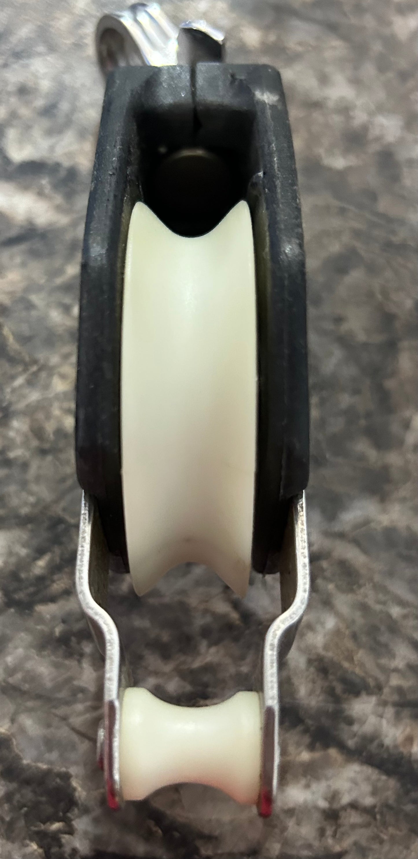 Gibb Single Block w/ Becket Fixed Shackle 2-1/2” Sheave 1/2” Line