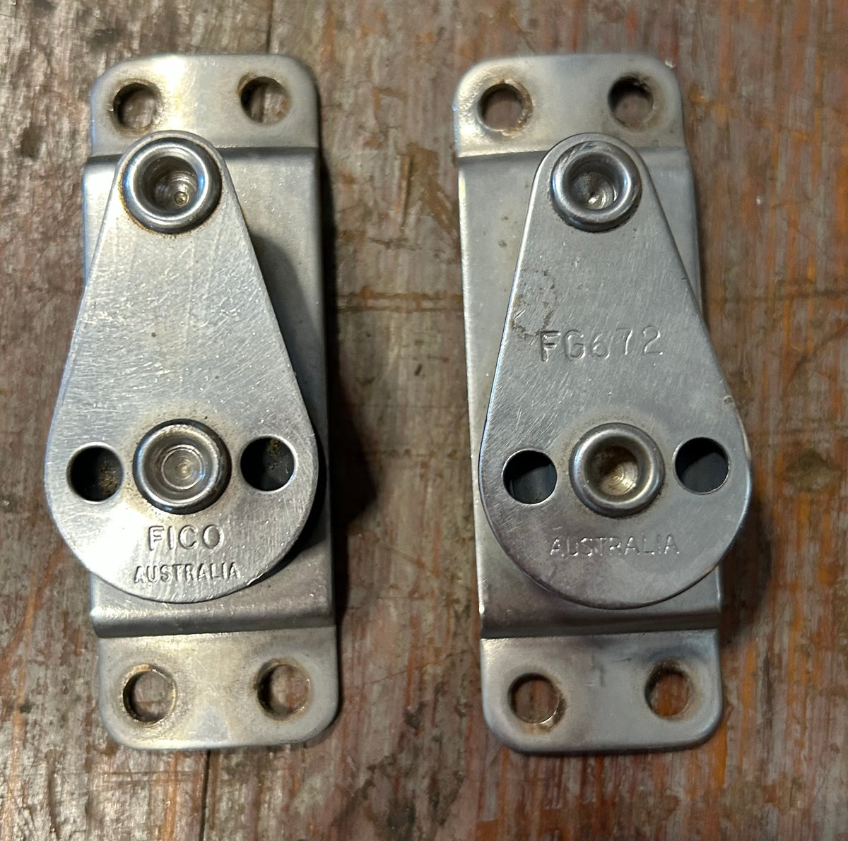 PAIR FICO cheek blocks FG672