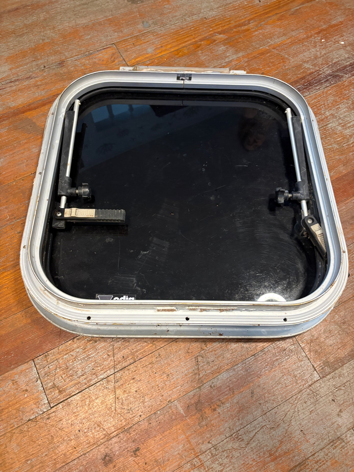 Bomar 90000476 Hatch 22" squared OD
