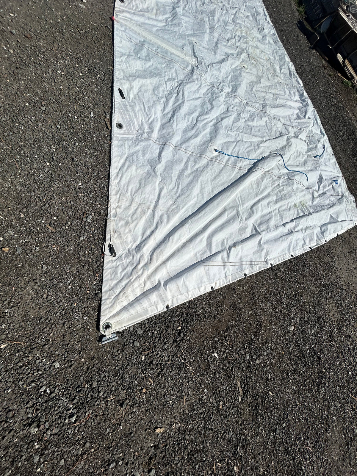 Hood Head Sail 36’ 6" Luff x 34’10” Leech x 10’11” Foot