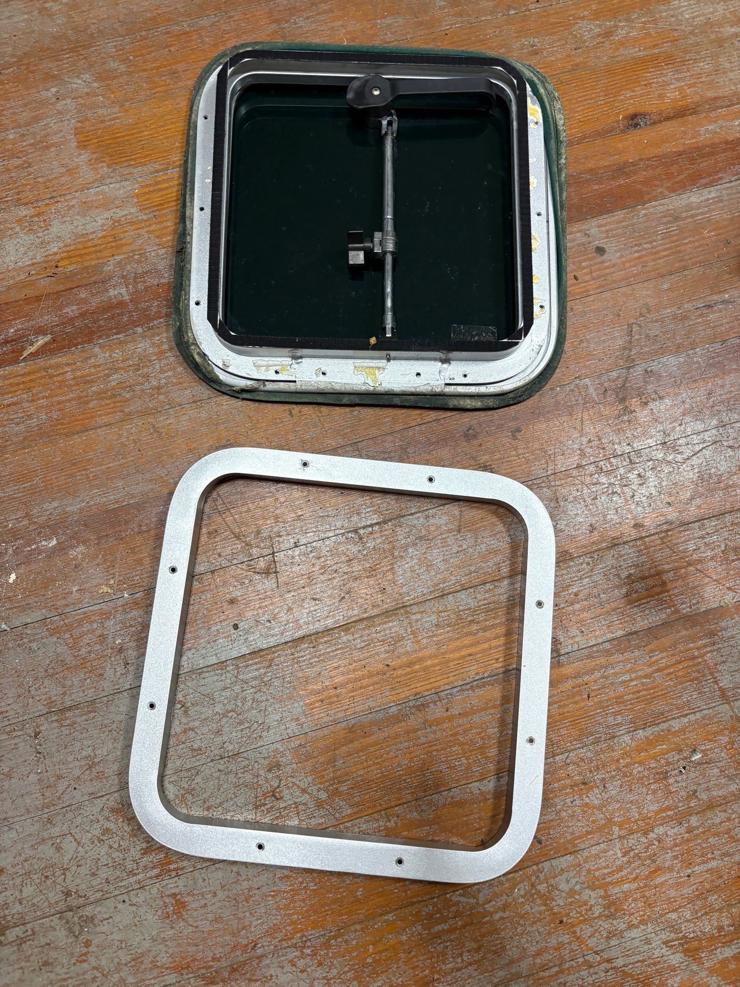 Sea Ray 290 Hatch with Green Cover