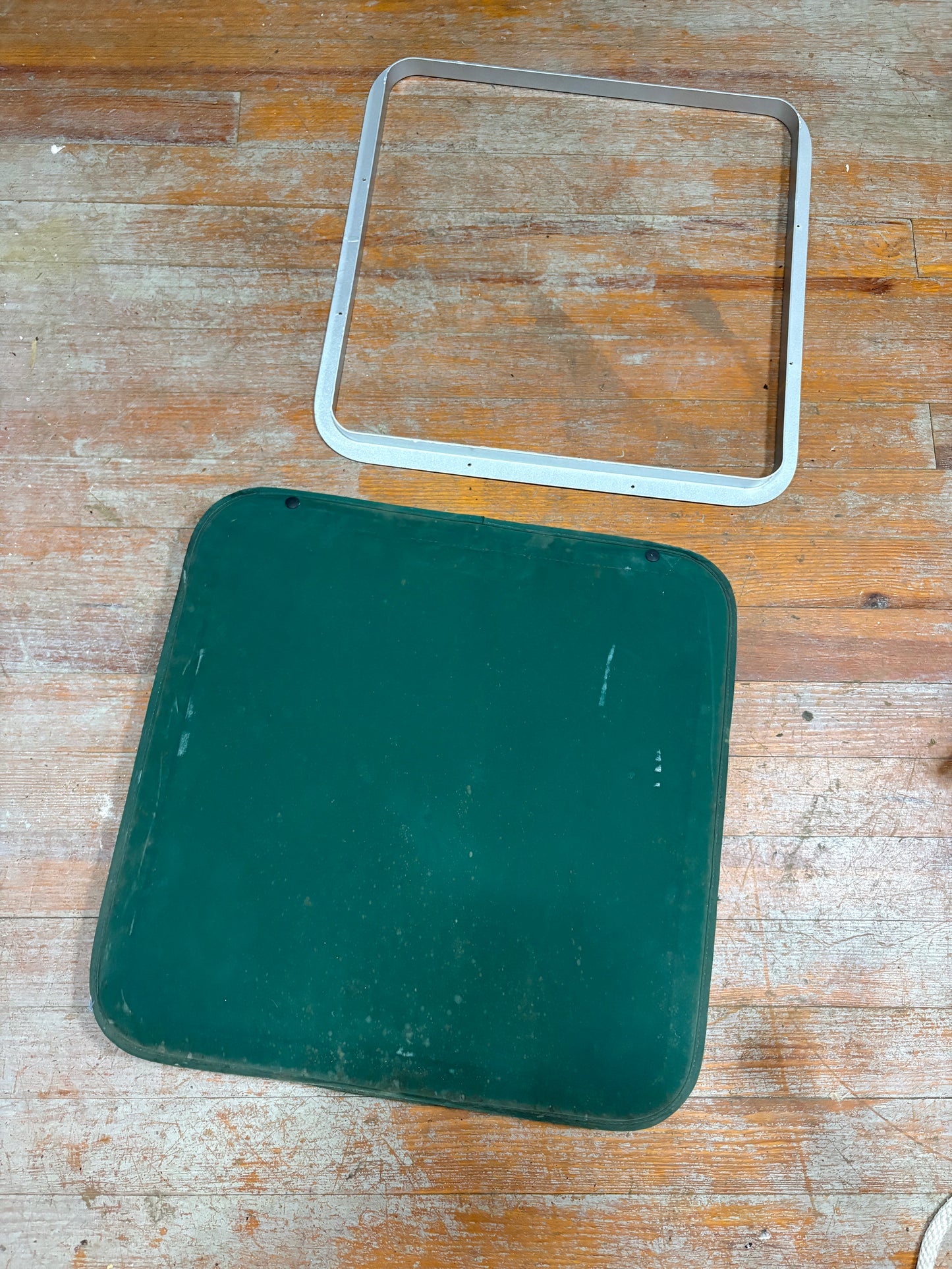 Sea Ray 290 Hatch Aluminum with Green Canvas Cover