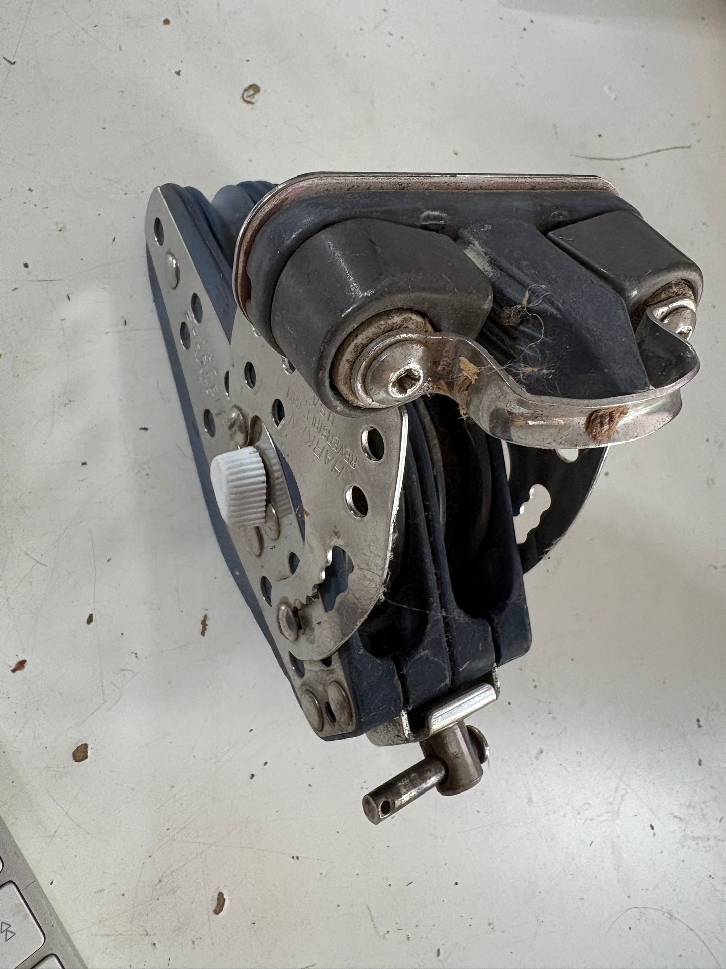 Harken Midrange Fiddle Hexaratchet Block with Cam Cleat 3" model