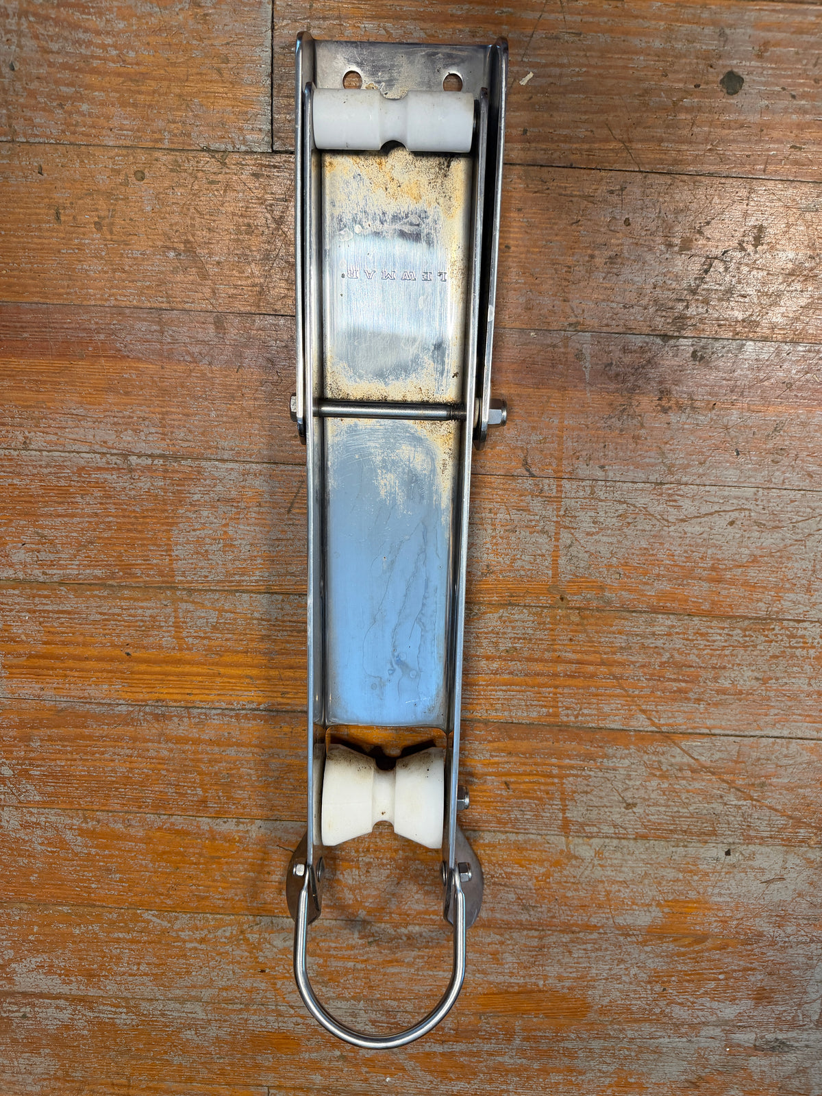 Lewmar Pivoting Self Launch Bow / Anchor Roller