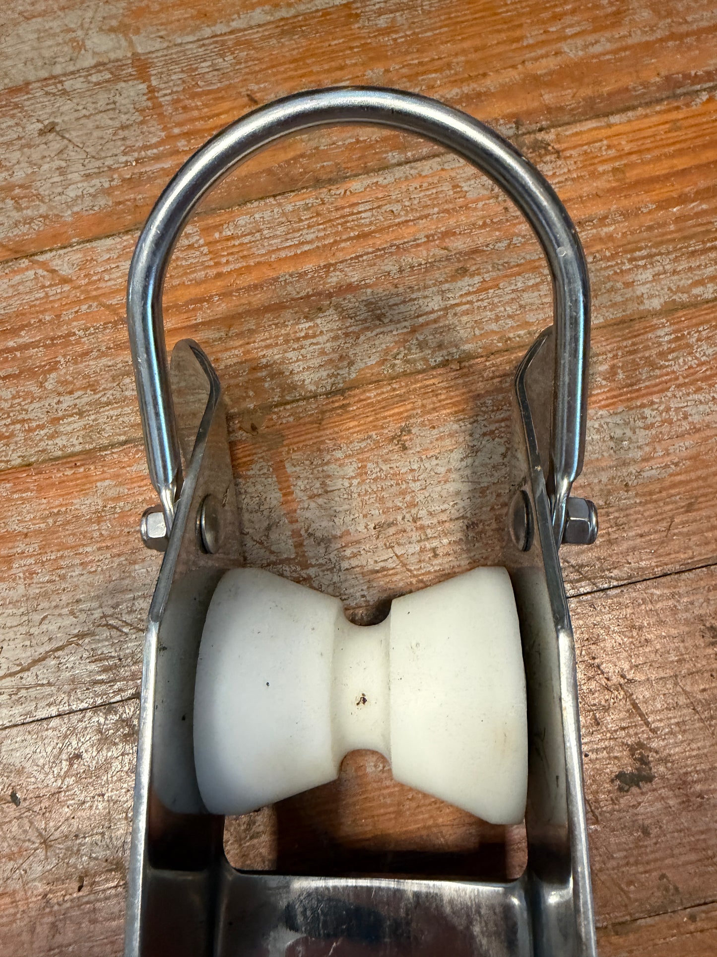 Lewmar Pivoting Self Launch Bow / Anchor Roller
