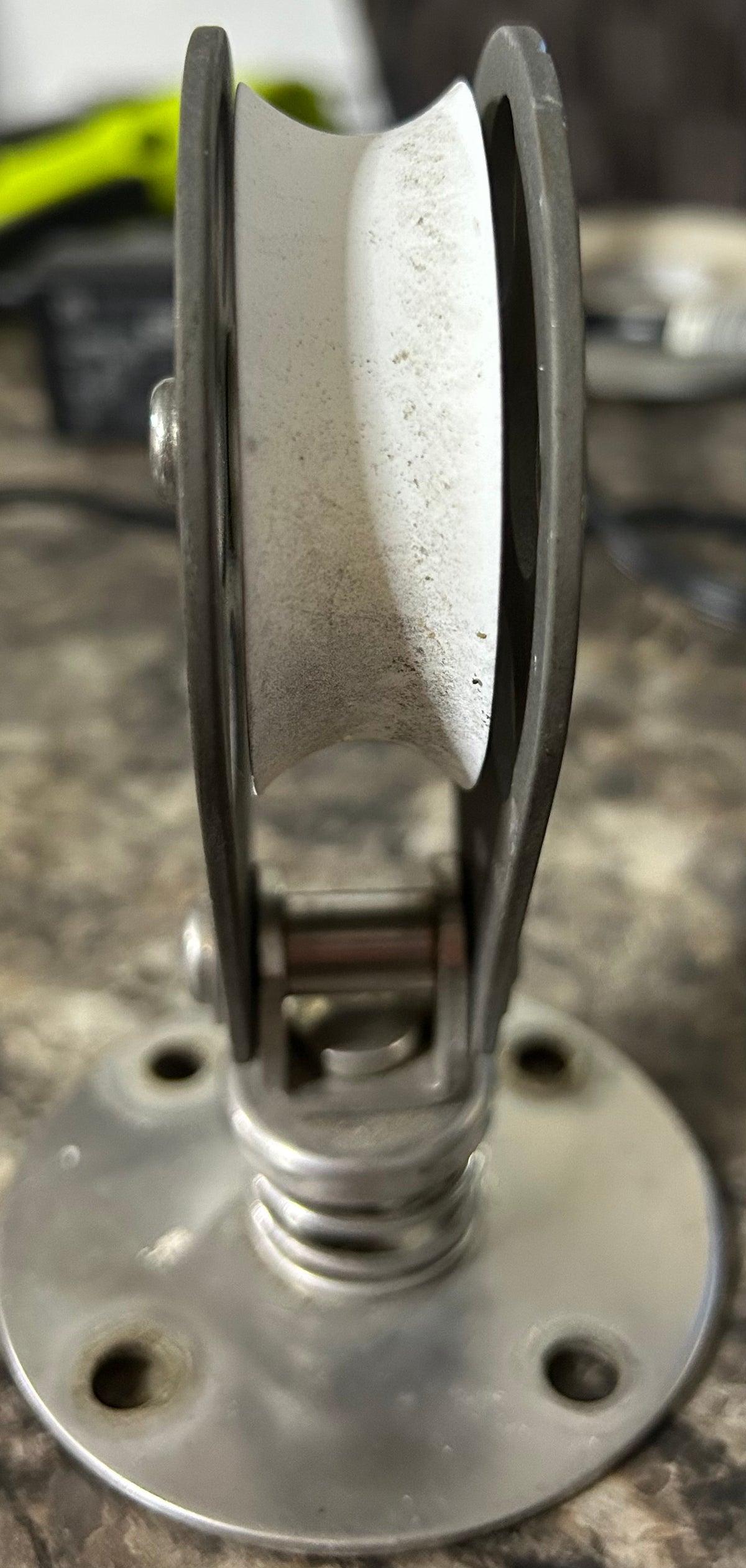 Scheafer Stand up swivel Block 2 1/4" sheave - 1/2" line