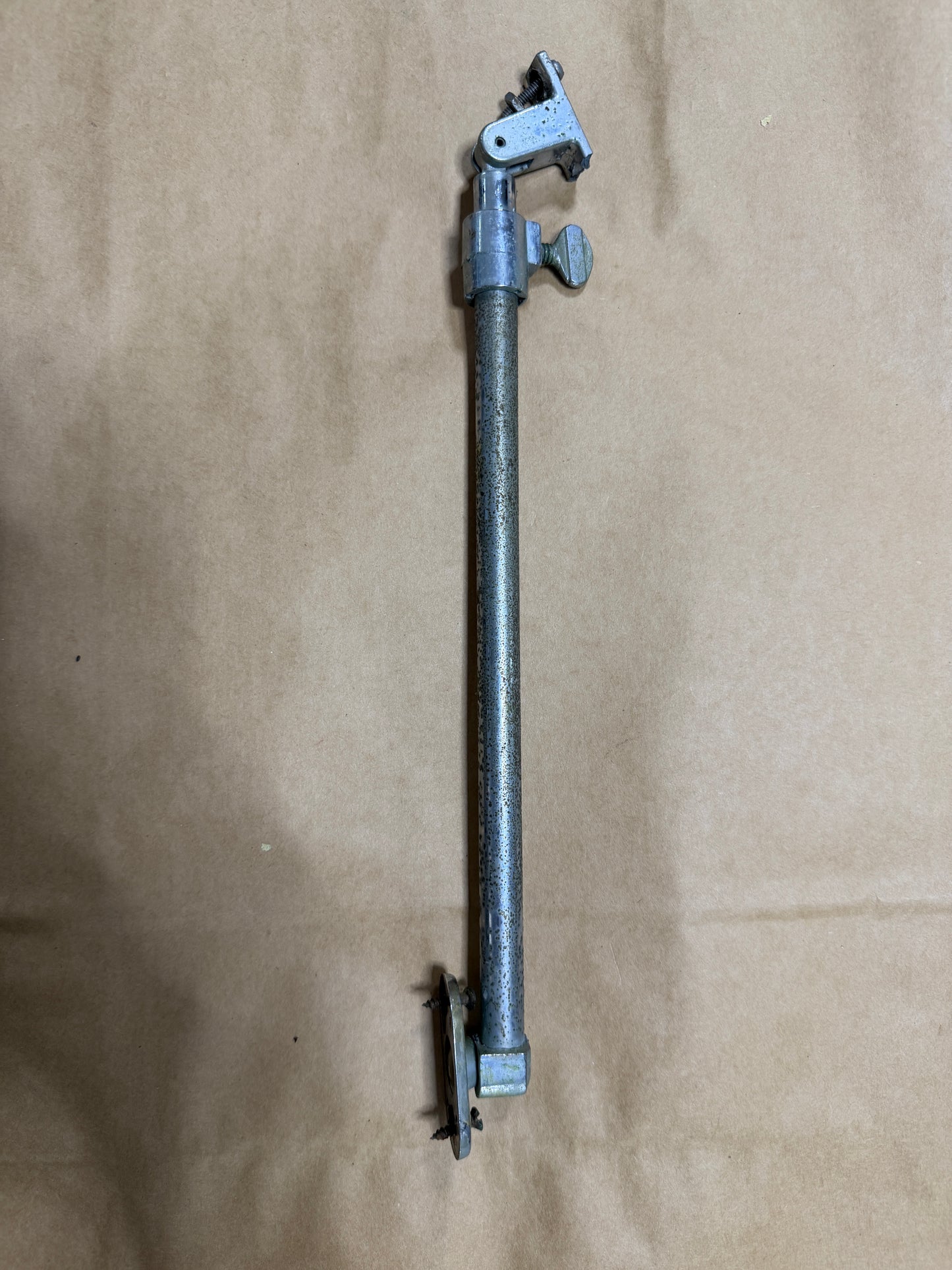 12" - 20 5/8" Extending Hatch Arm