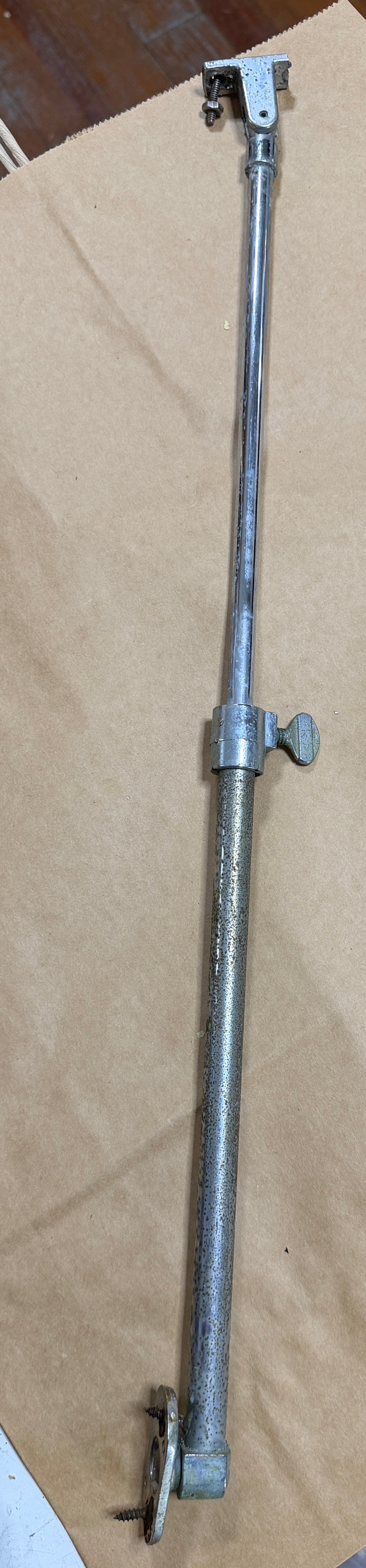 12" - 20 5/8" Extending Hatch Arm