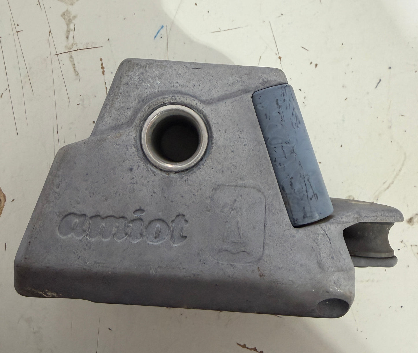 Amiot Sheet Block / Traveler Track Car - 1 1/4" Track Size - Plastic Sheave
