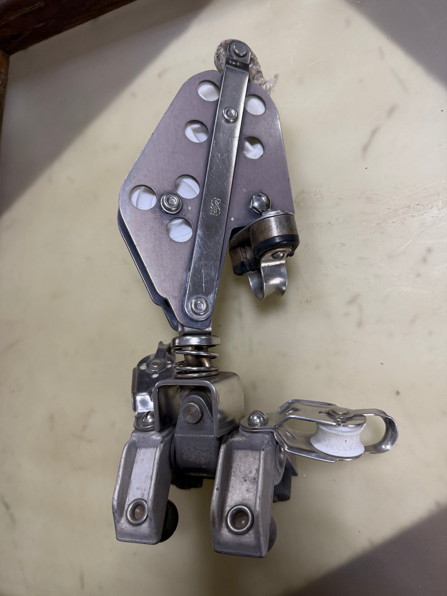 Schaefer Fiddle Block ON 1 1/2" 4 Sheave Track Car