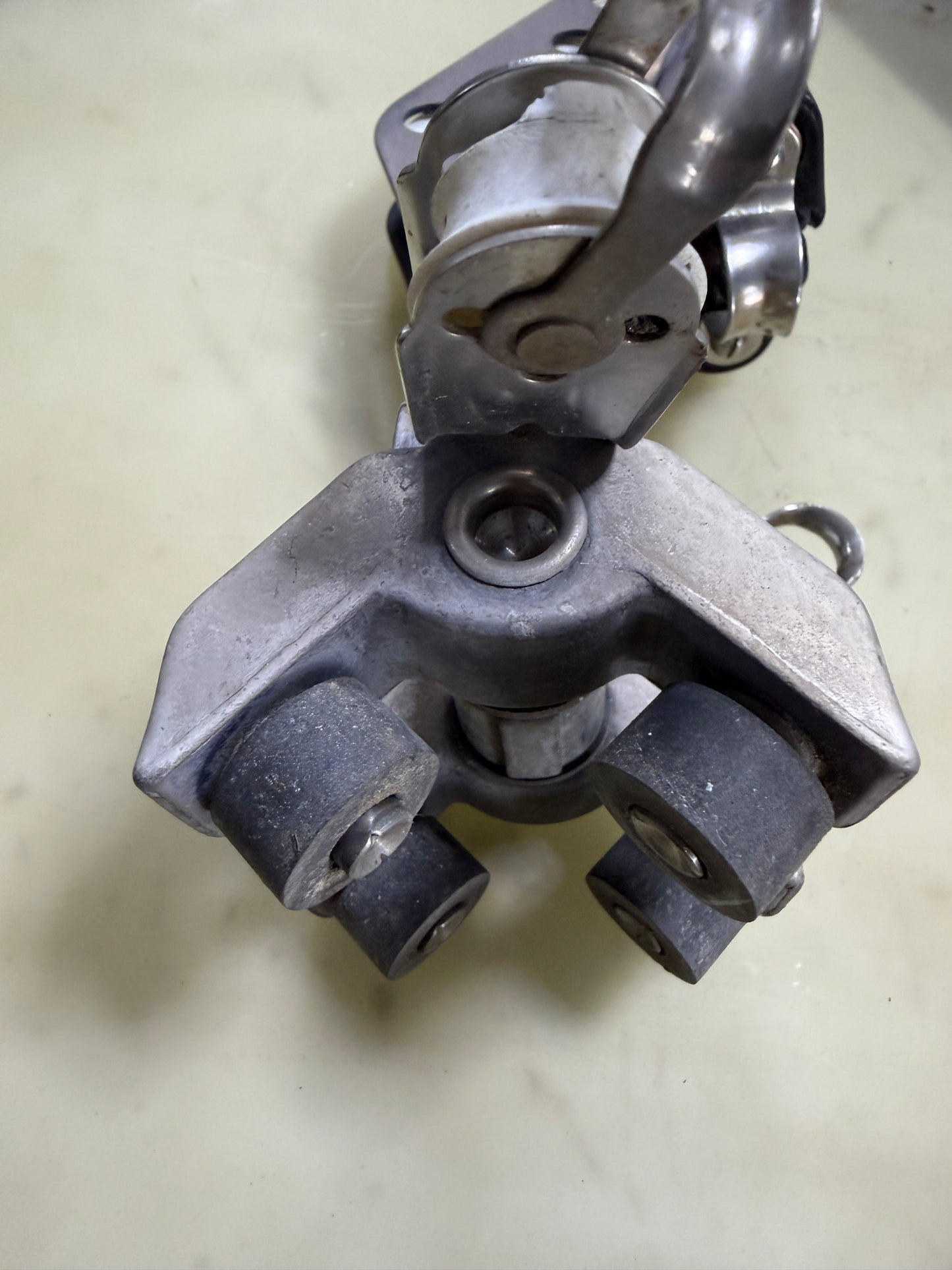 Schaefer Fiddle Block ON 1 1/2" 4 Sheave Track Car