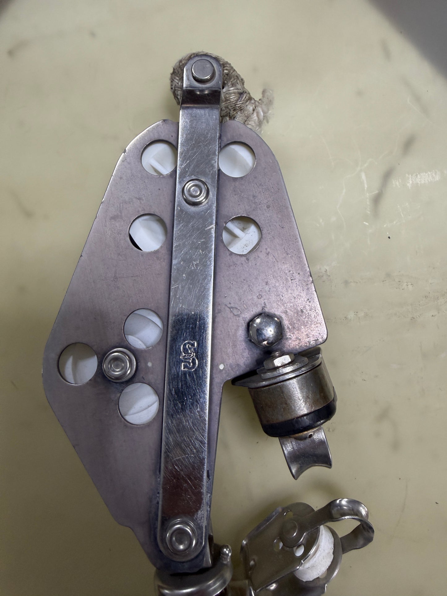 Schaefer Fiddle Block ON 1 1/2" 4 Sheave Track Car