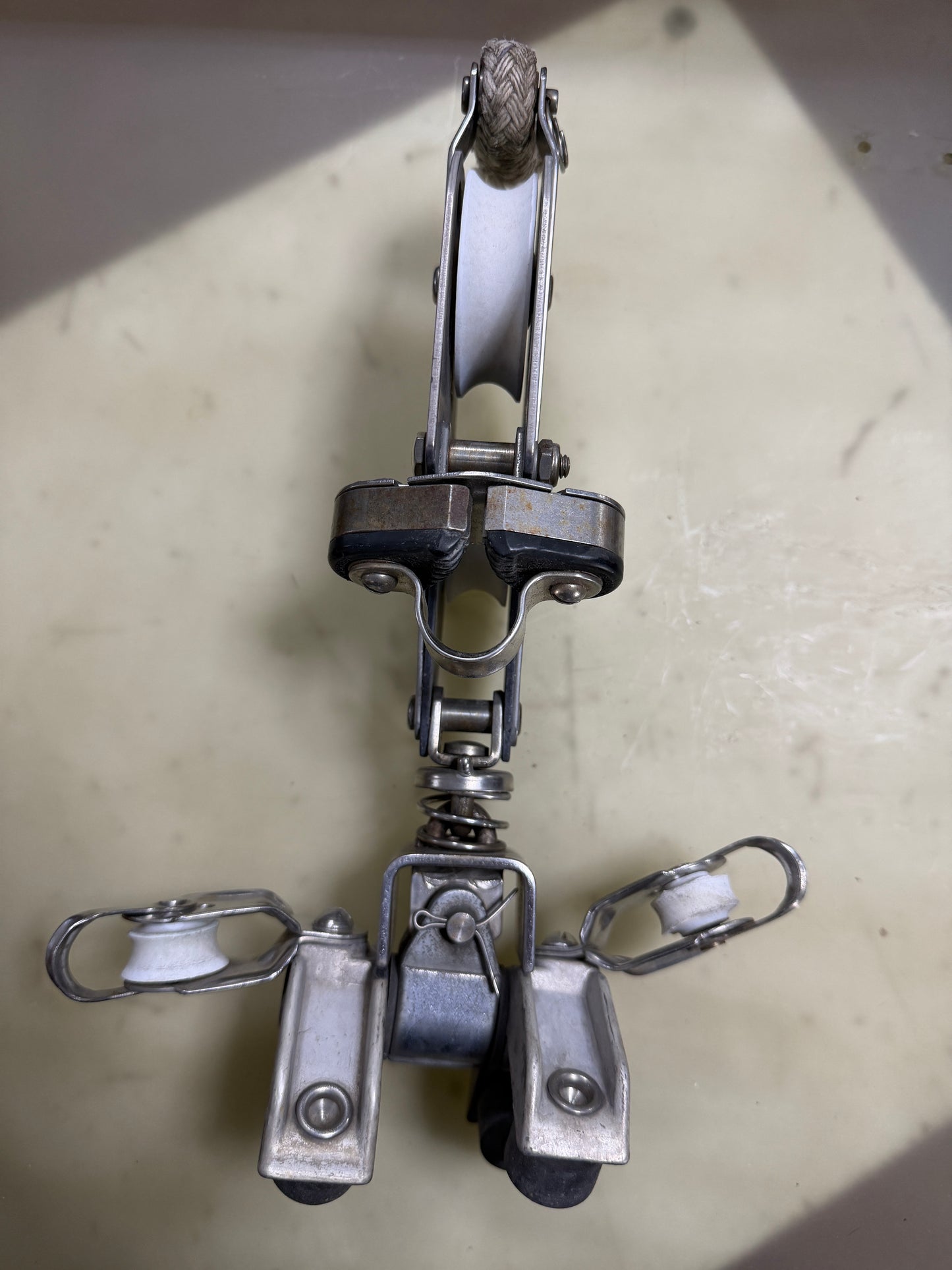 Schaefer Fiddle Block ON 1 1/2" 4 Sheave Track Car