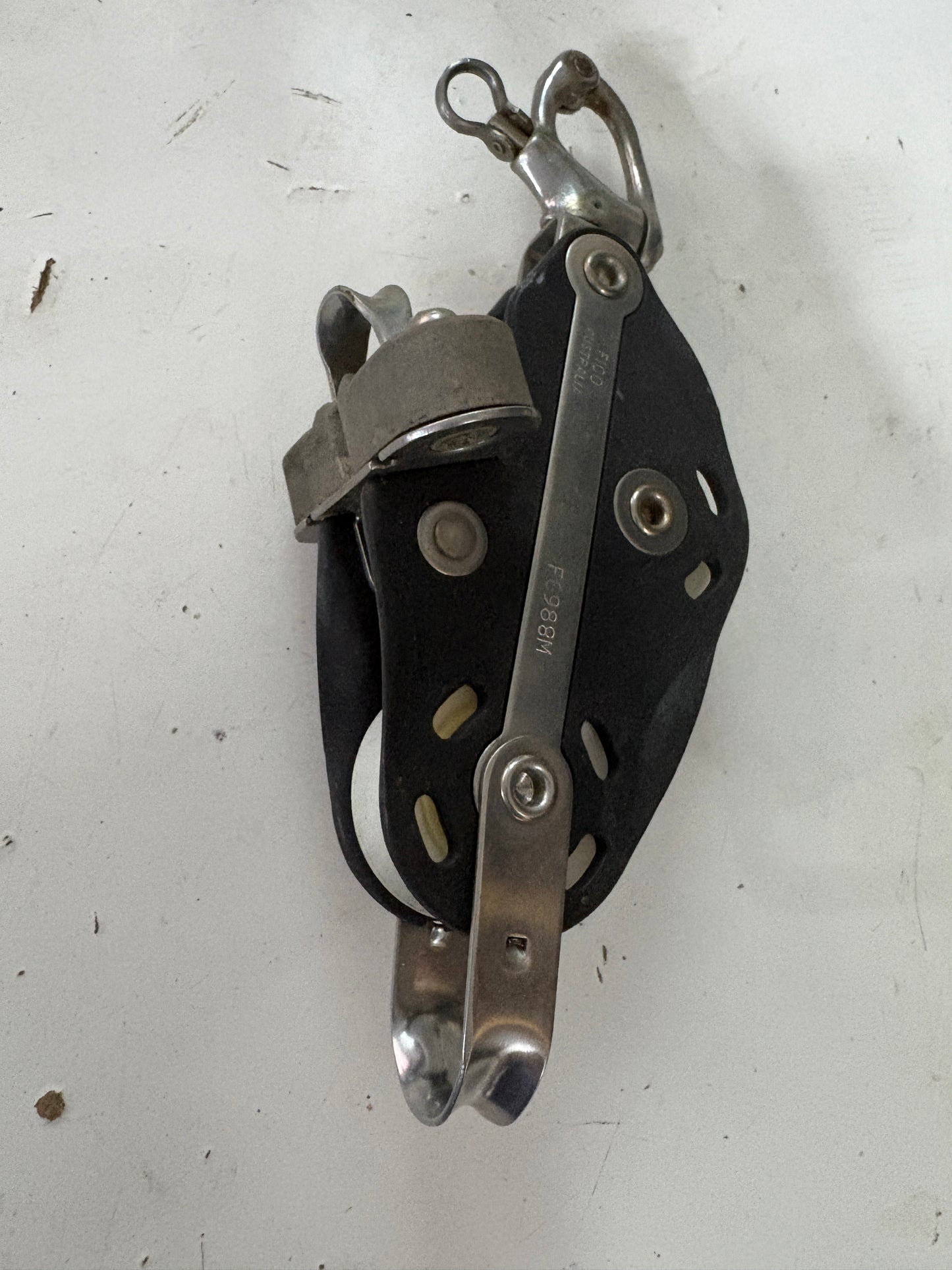 Fico Swivel Fiddle Block with Cam Cleat, Shackle, and beckett 3/8" Line #F0988M
