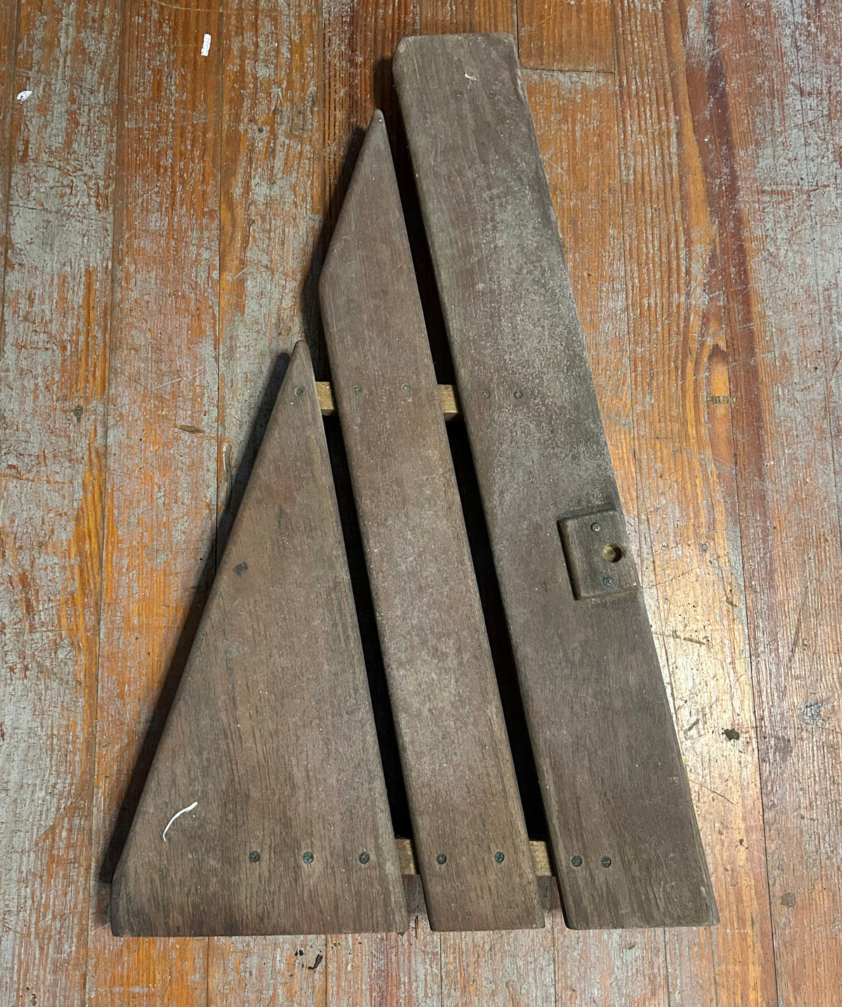 Triangular Teak Grate 16" x 26 7/8" x 27 5/8" #354