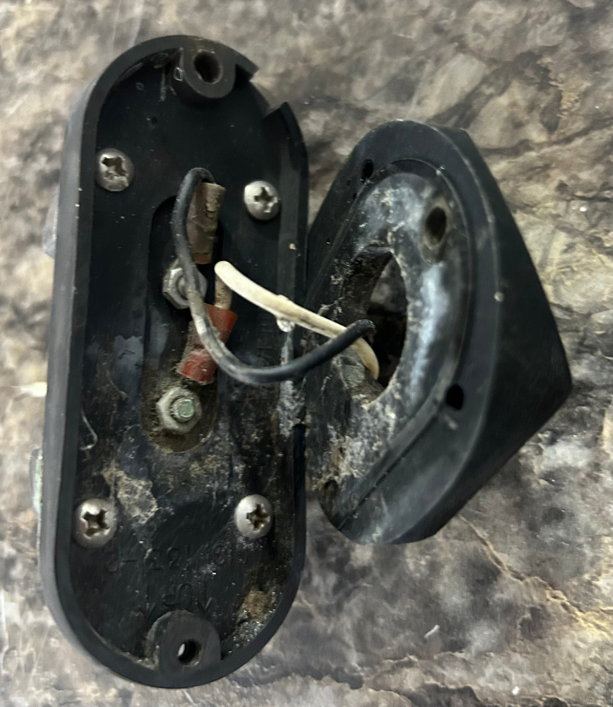Masthead Light With Wiring- 3 3/4"