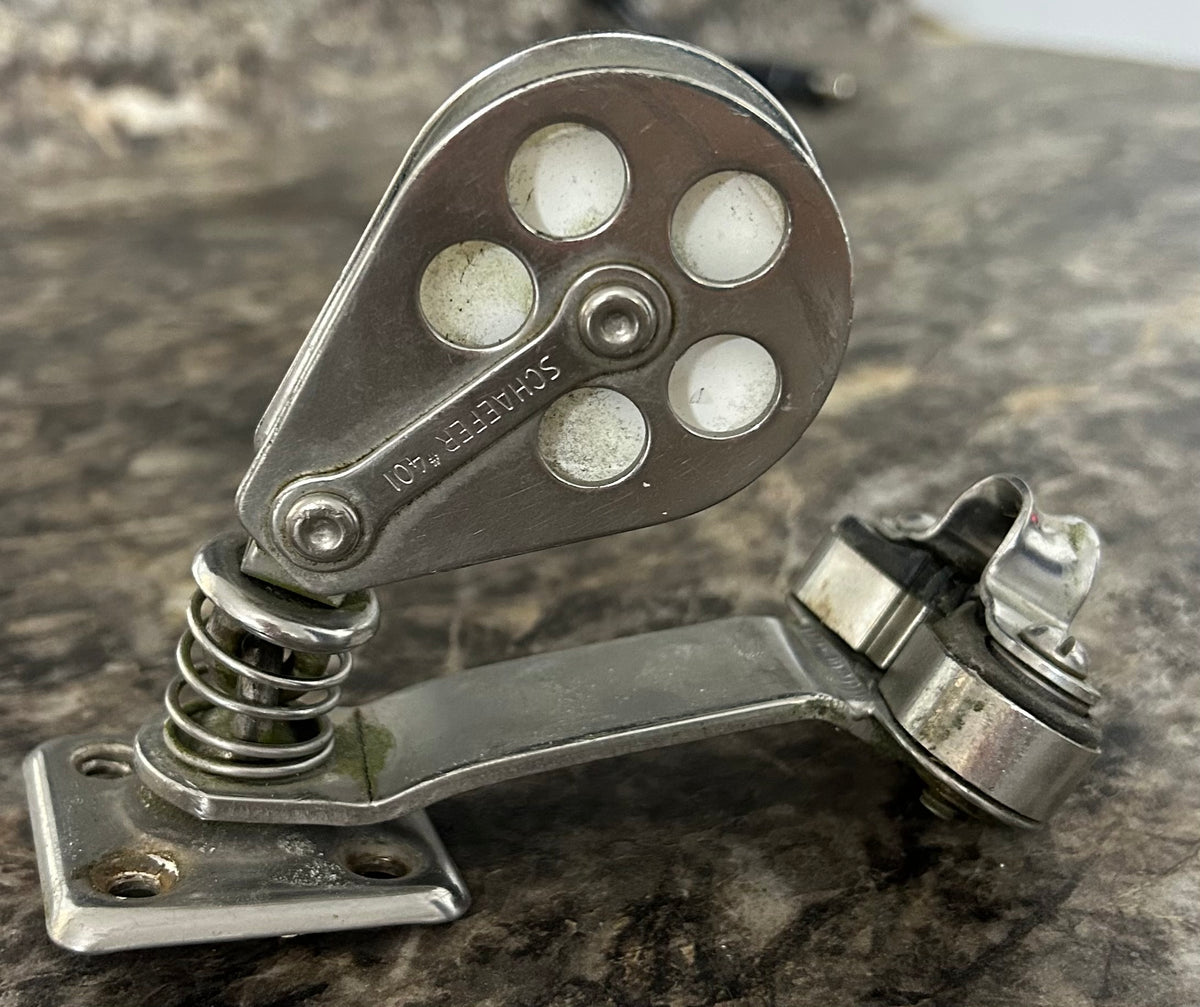 Standing Schaefer block with extended cam cleat - 3/8" line