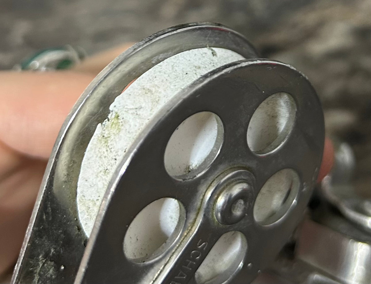Standing Schaefer block with extended cam cleat - 3/8" line