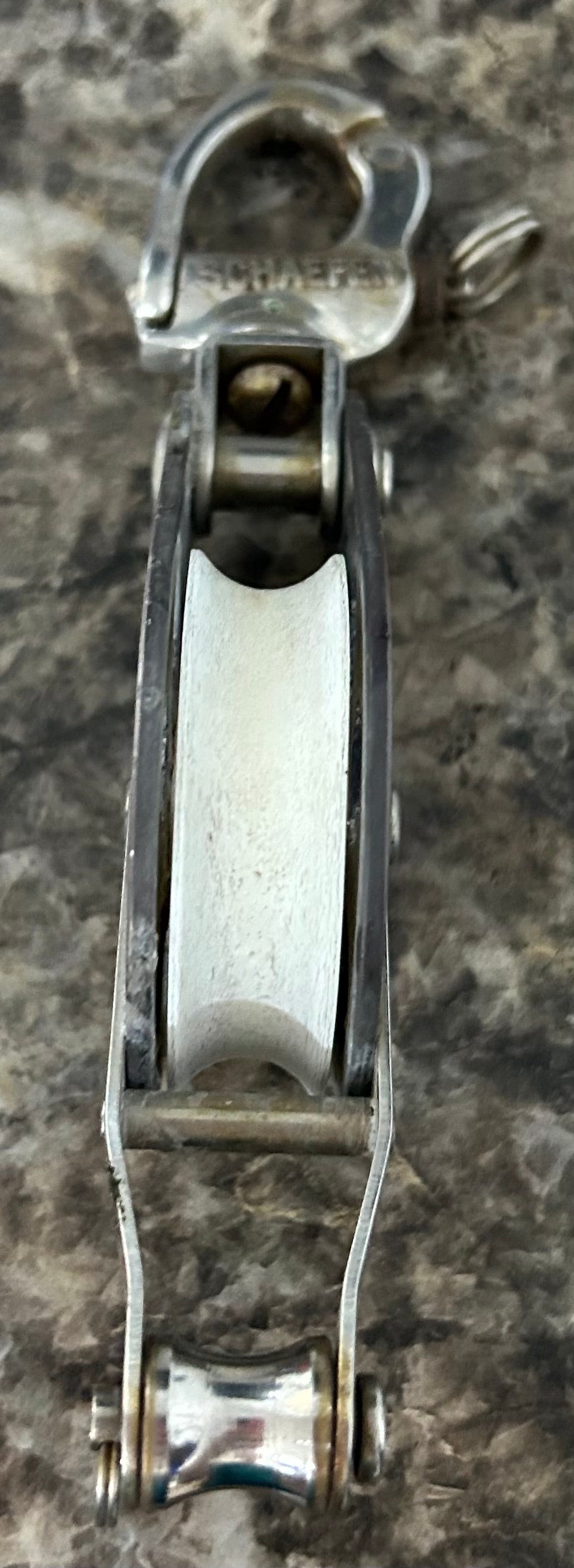 Schaefer 2" Single Sheave Swivel Block With Shackle And Becket - 1/2" Line