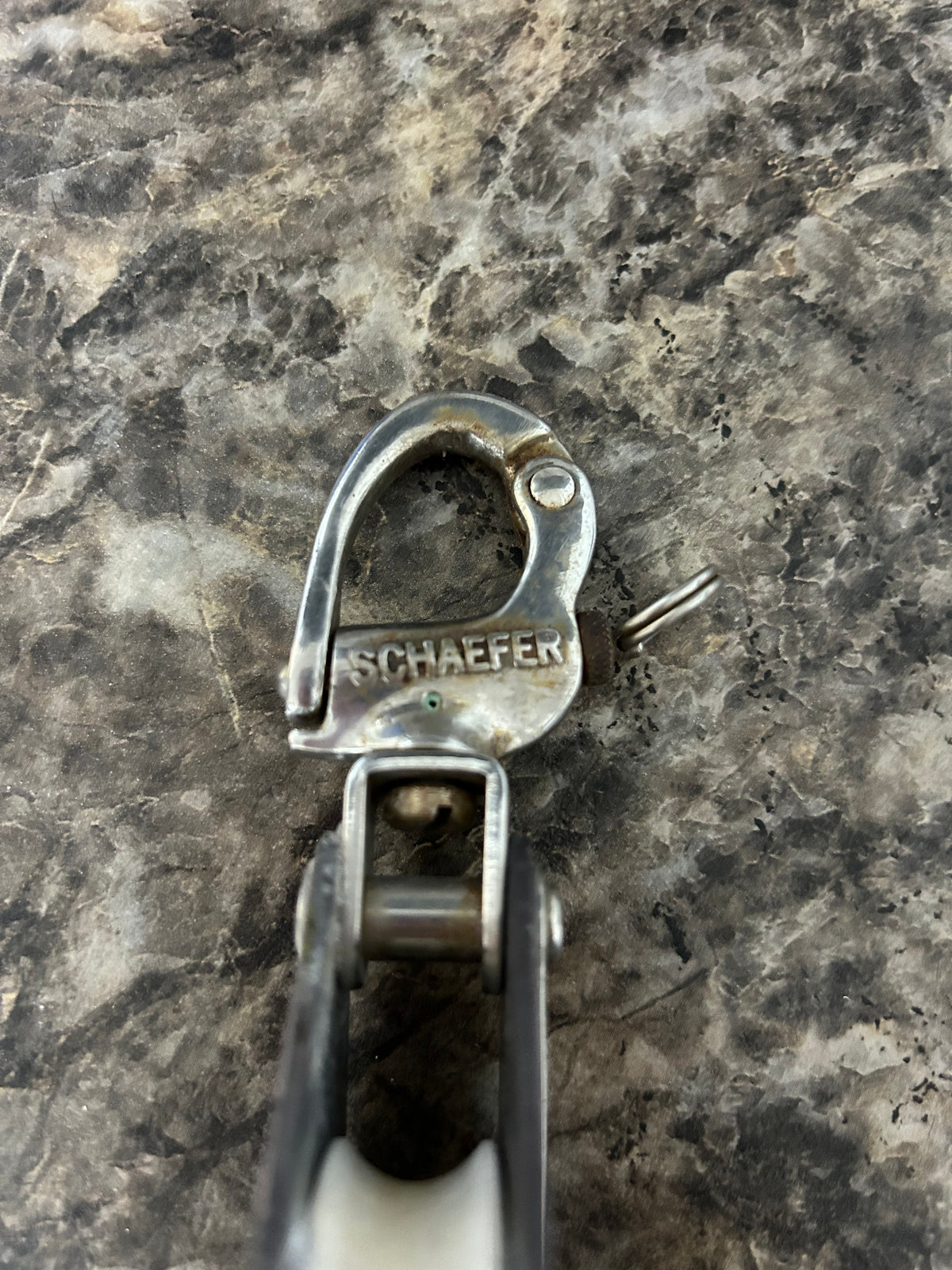 Schaefer 2" Single Sheave Swivel Block With Shackle And Becket - 1/2" Line