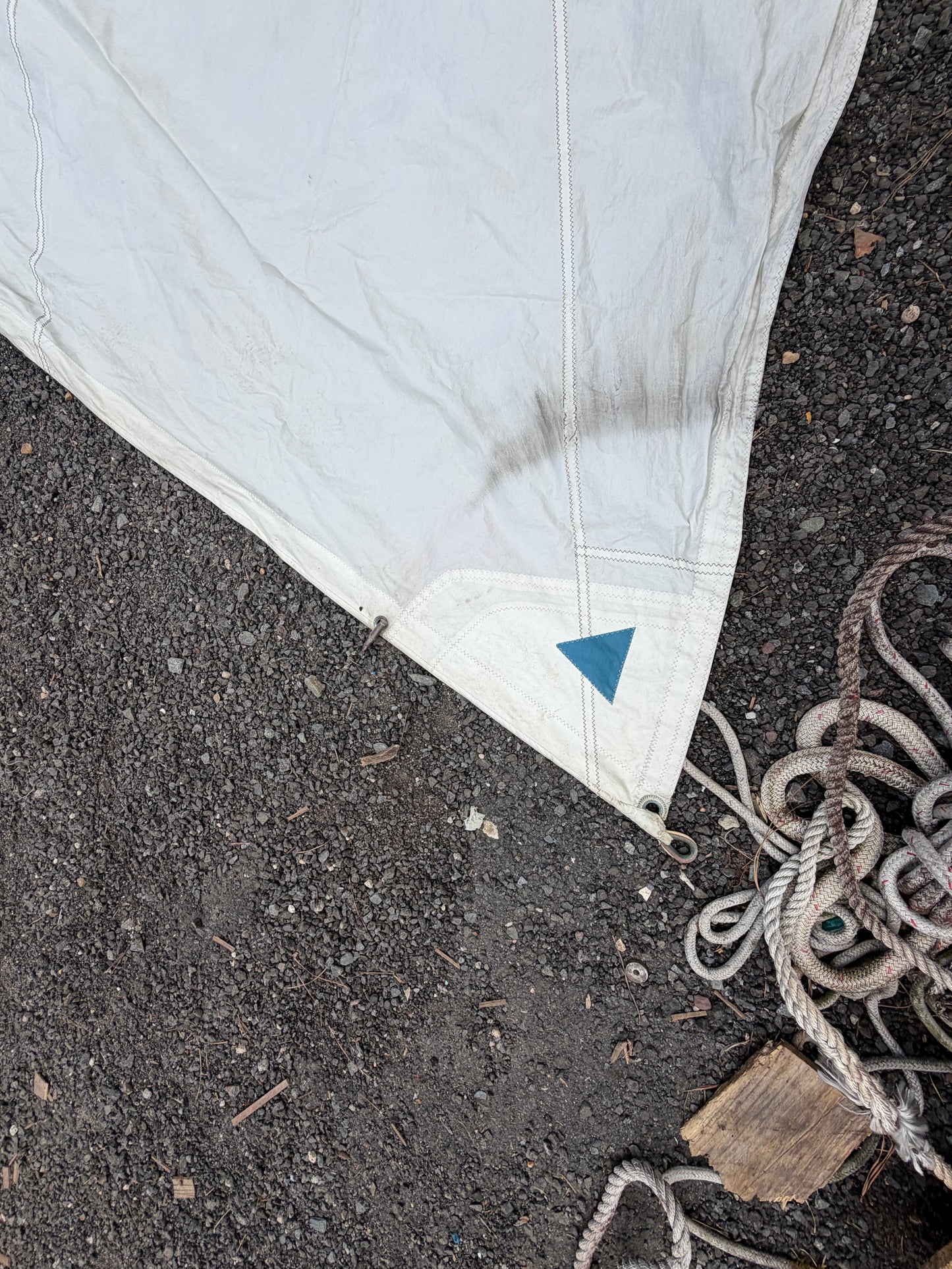 27'6" (Hank On Side) x 27'2" x 17'6" Headsail - 1964 Pearson Triton