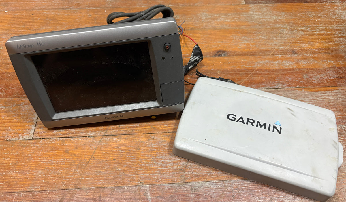Garmin GPS Map 740 Display and cables