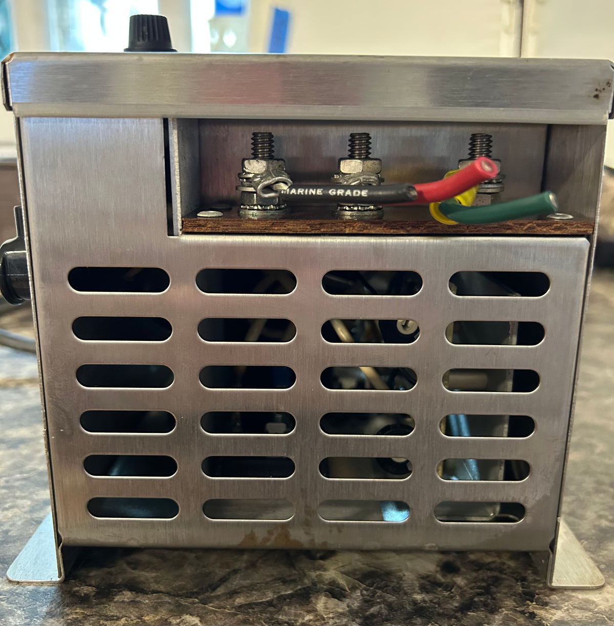 Newmar RM-15 15 Amp Automatic Battery Charger