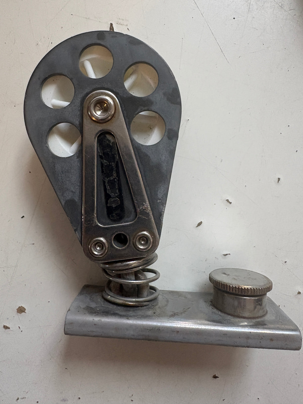 Schaefer 2” Sheave Single Block With 1” Track Car, screw top- 3/8” Line
