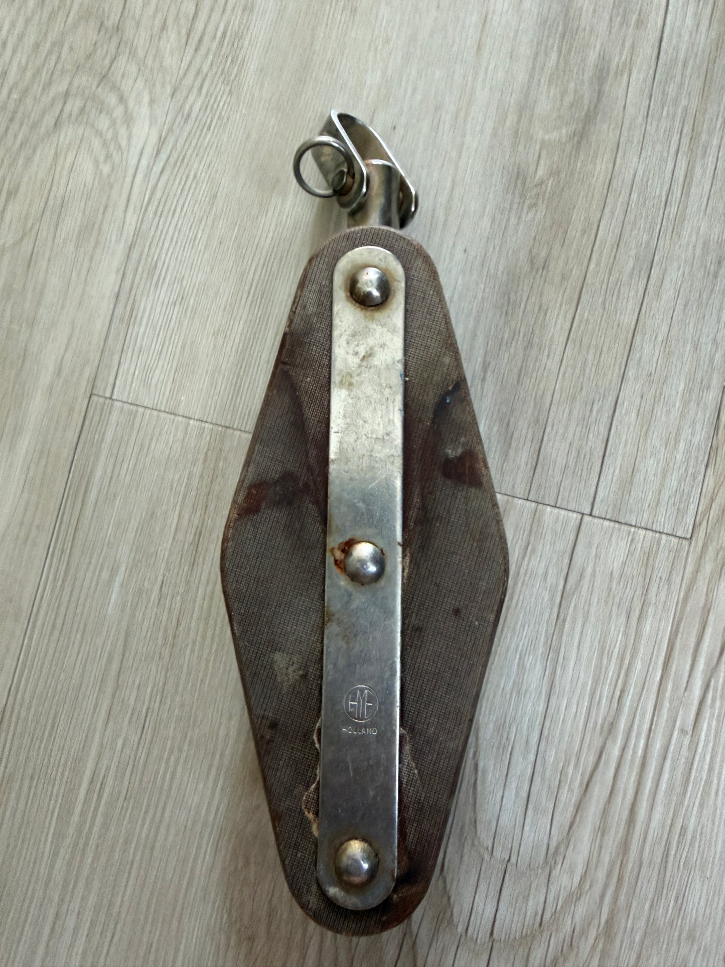 HYE Holland Single 2 3/8" Sheave Swivel Block With Becket - 1/2" Line