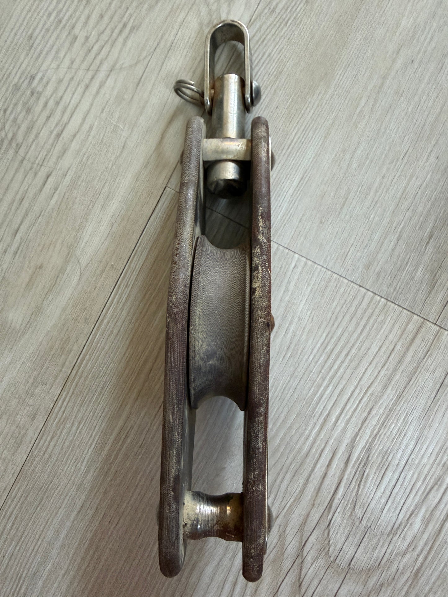 HYE Holland Single 2 3/8" Sheave Swivel Block With Becket - 1/2" Line
