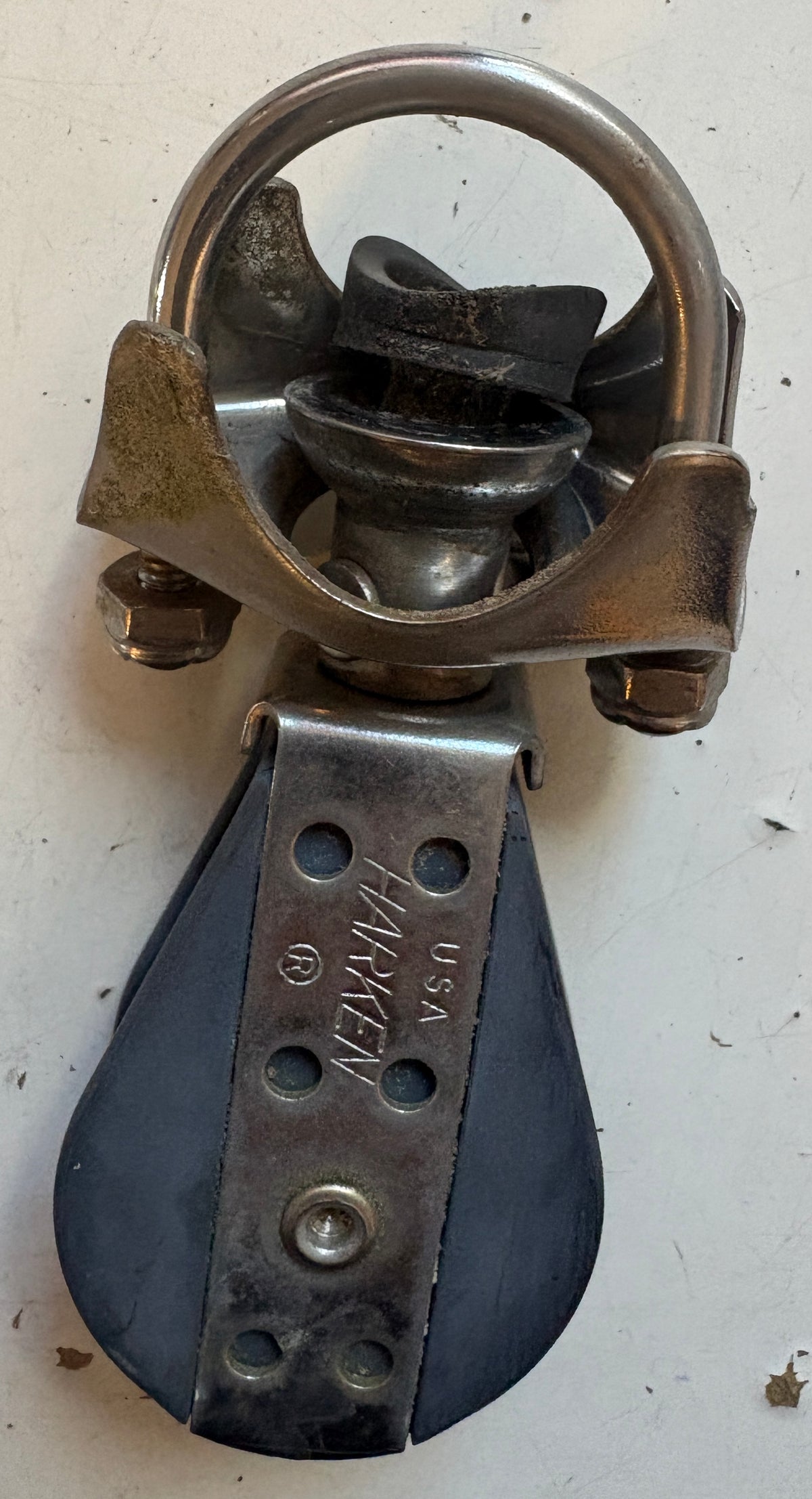 Harken Swivel Stanchion Block 1 1/2" Sheave 3/8" Line
