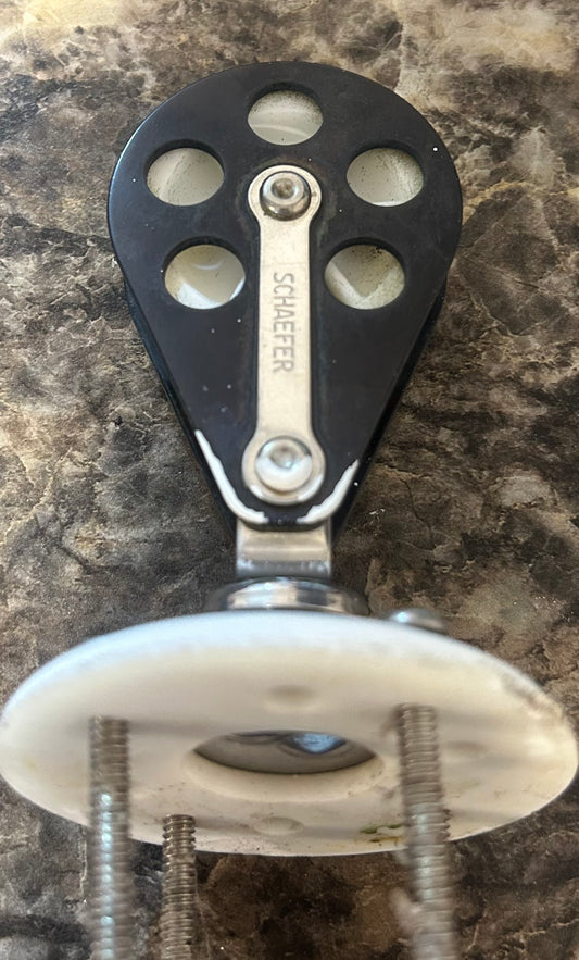 Scheafer Stand up swivel Block 2 1/4" sheave - 1/2" line