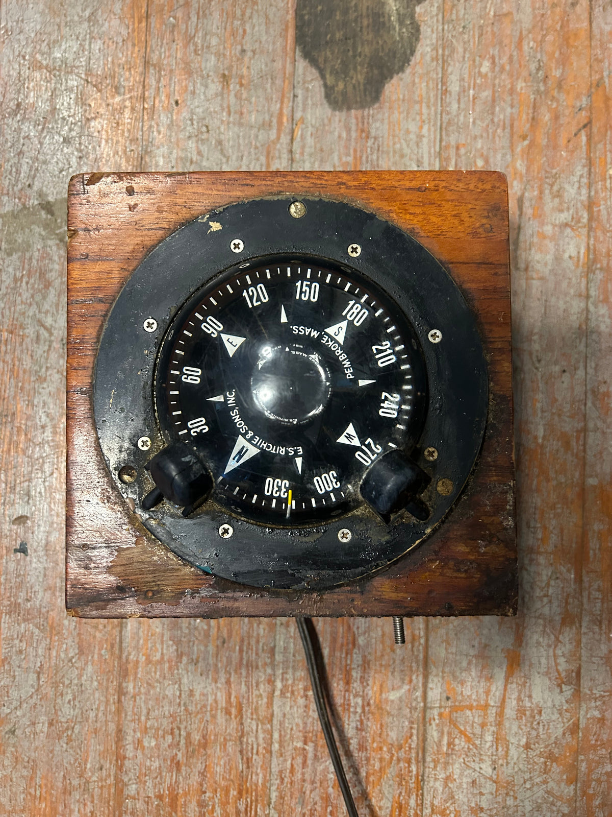 Richie Compass in 7" Teak Block