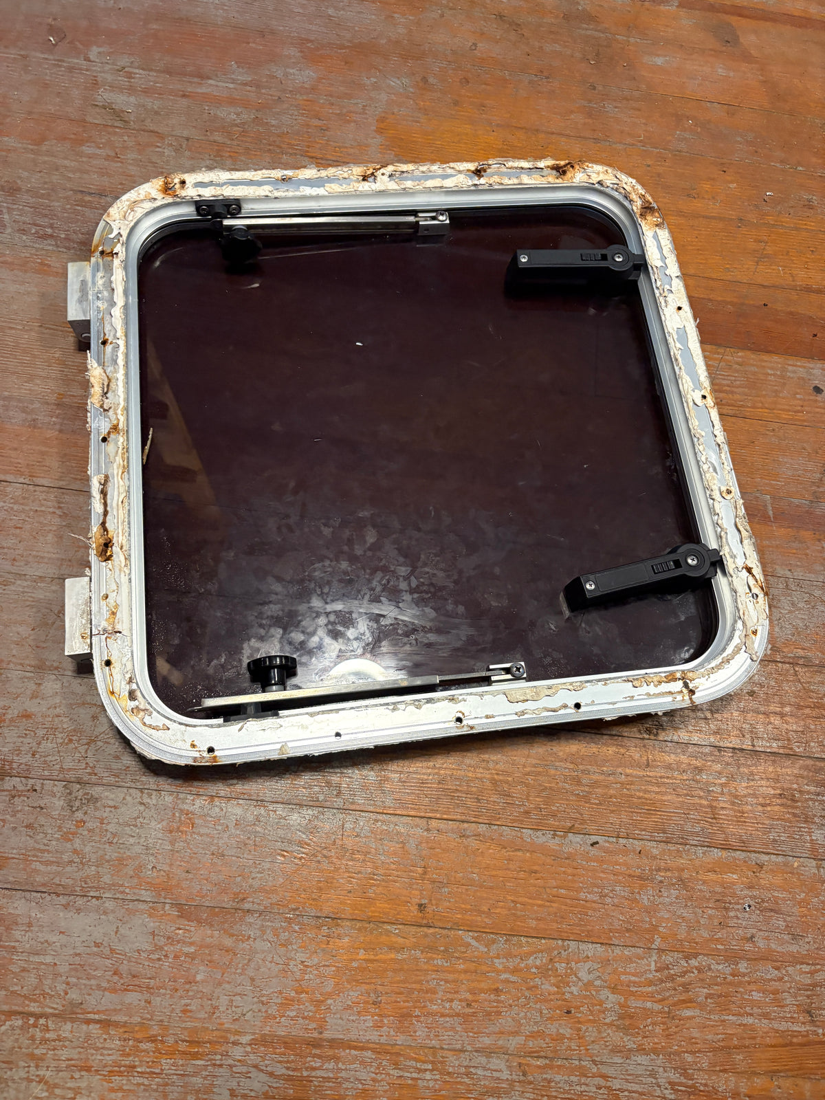 Vetus Hatch 22x22" OD / 19x19" ID Like new