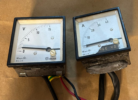 LOT OF 2 Celsa Gauges (A & V)