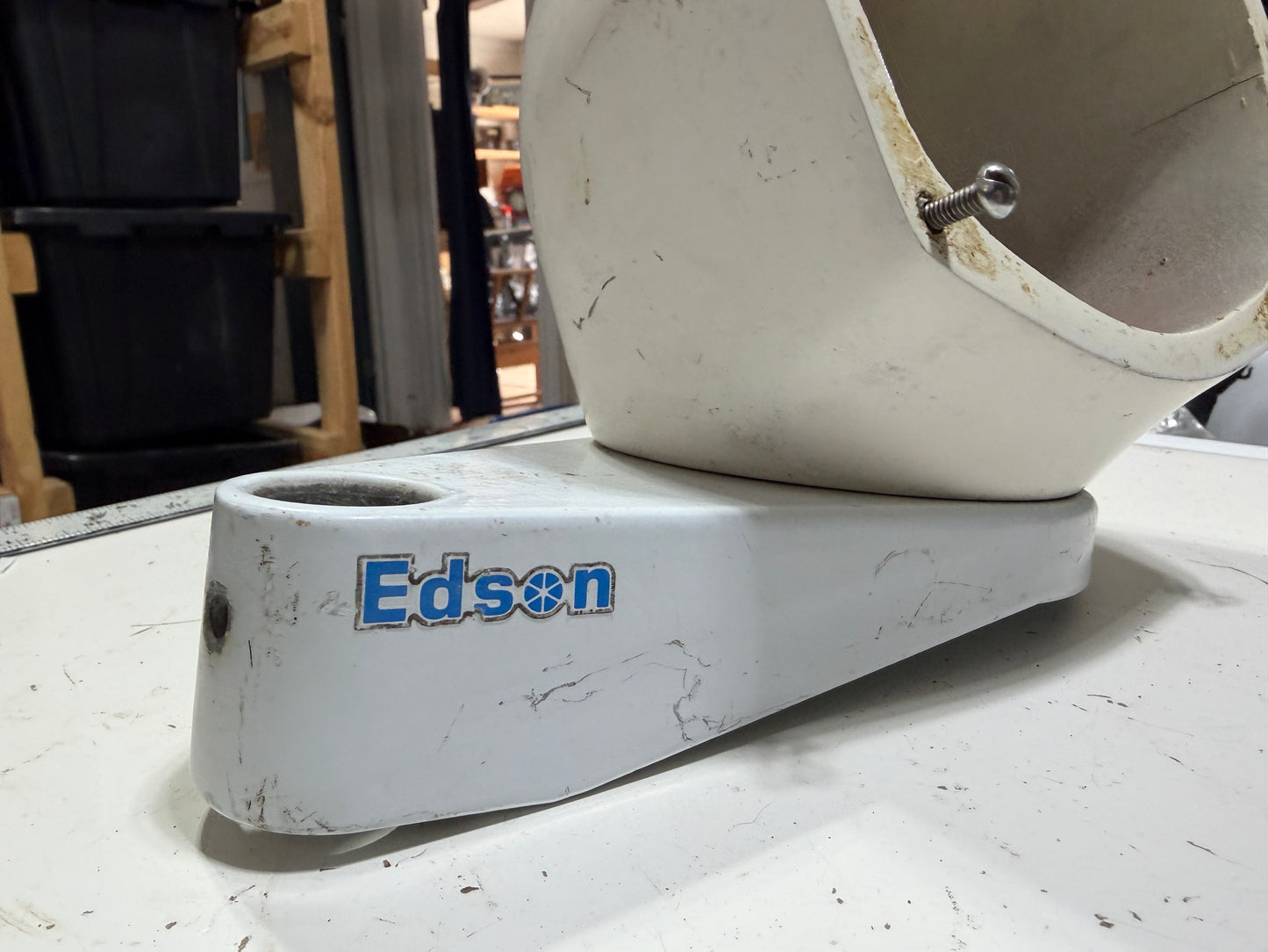 Single Edson Electronic Mount - 4 1/2" Squared Hole Mounting - Scratched