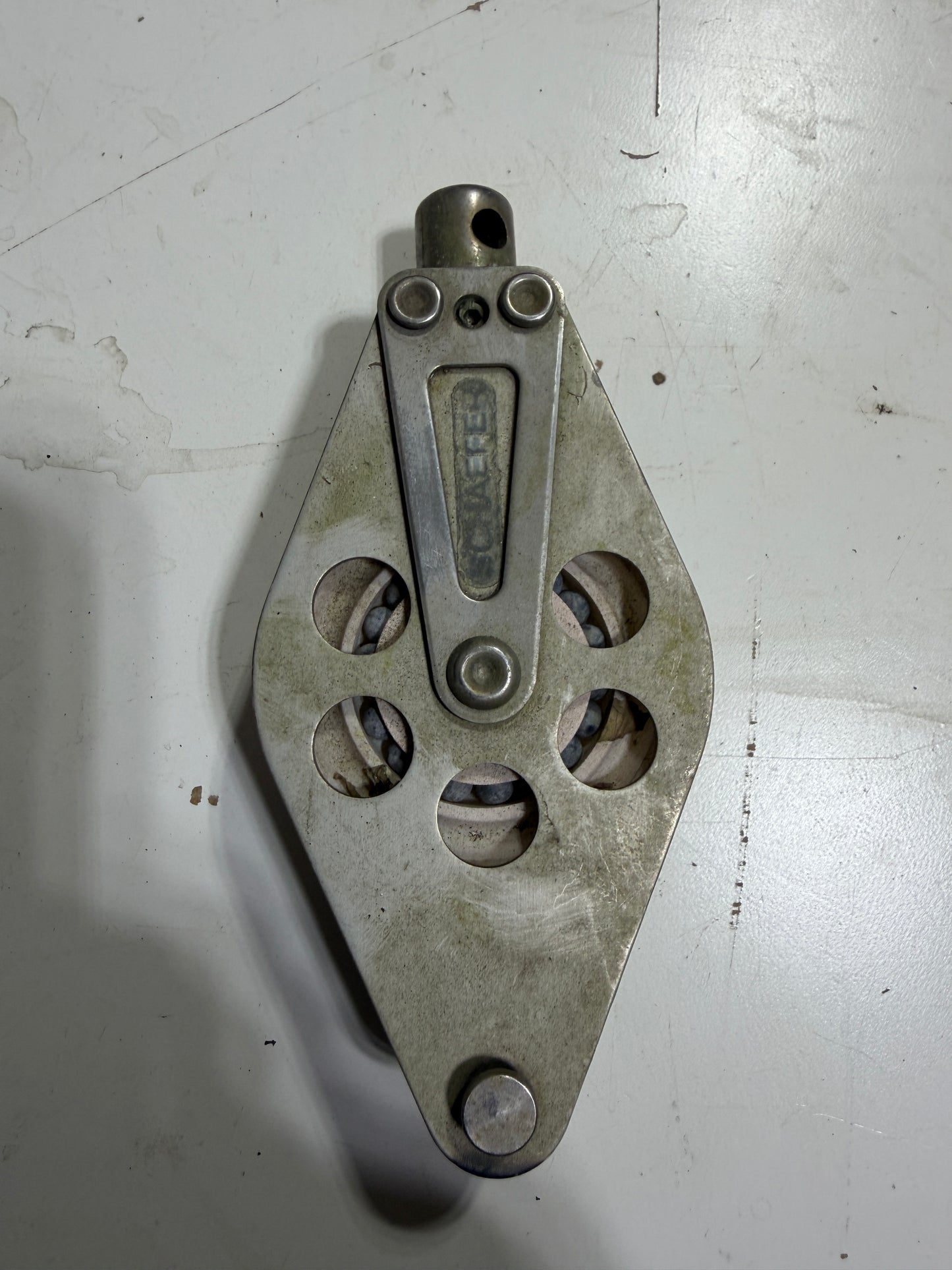 Schaefer 2 3/8" Single Sheave Swivel Block With Beckett - 1/2" Line