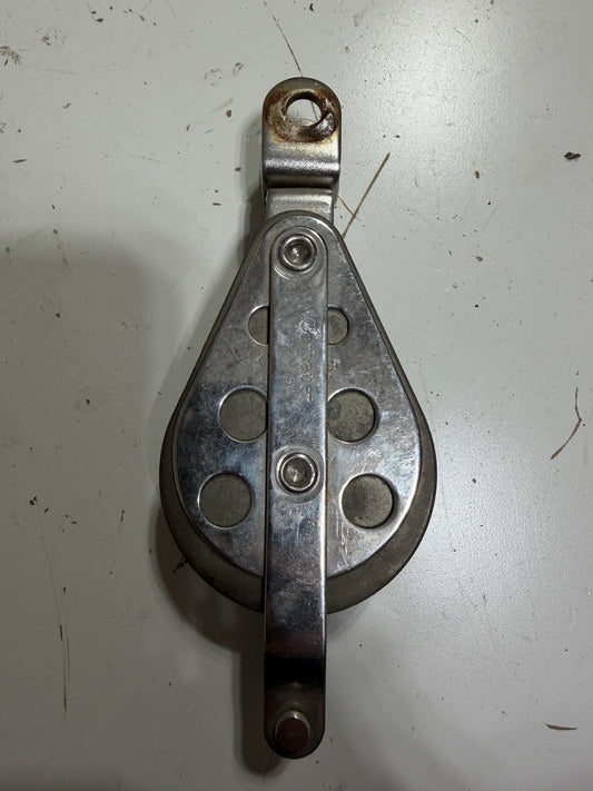 Garhauer 2 3/8" Single Sheave Single Swivel Block With Beckett - 1/2" Line