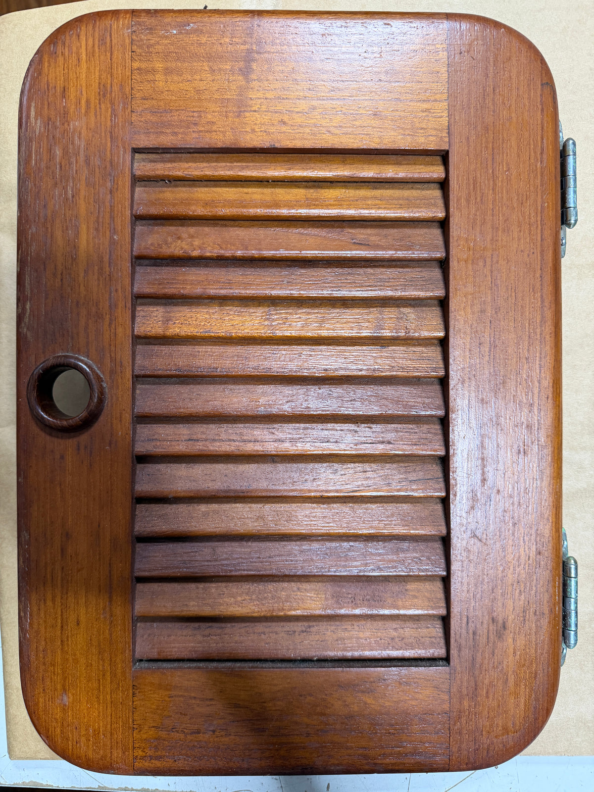 Irwin 31 Interior Louvered Door - ID: 13 7/8" x 9 5/8" - OD: 14 1/2" x 10 1/4" -- #376