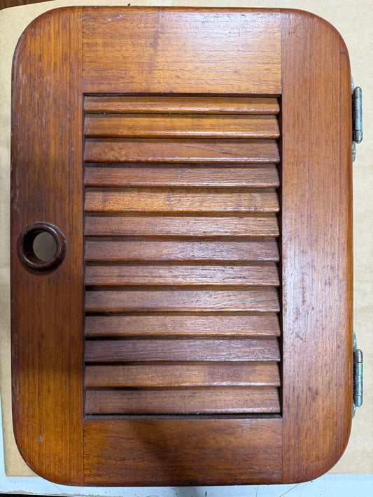 Irwin 31 Interior Louvered Door - ID: 13 7/8" x 9 5/8" - OD: 14 1/2" x 10 1/4" -- #376
