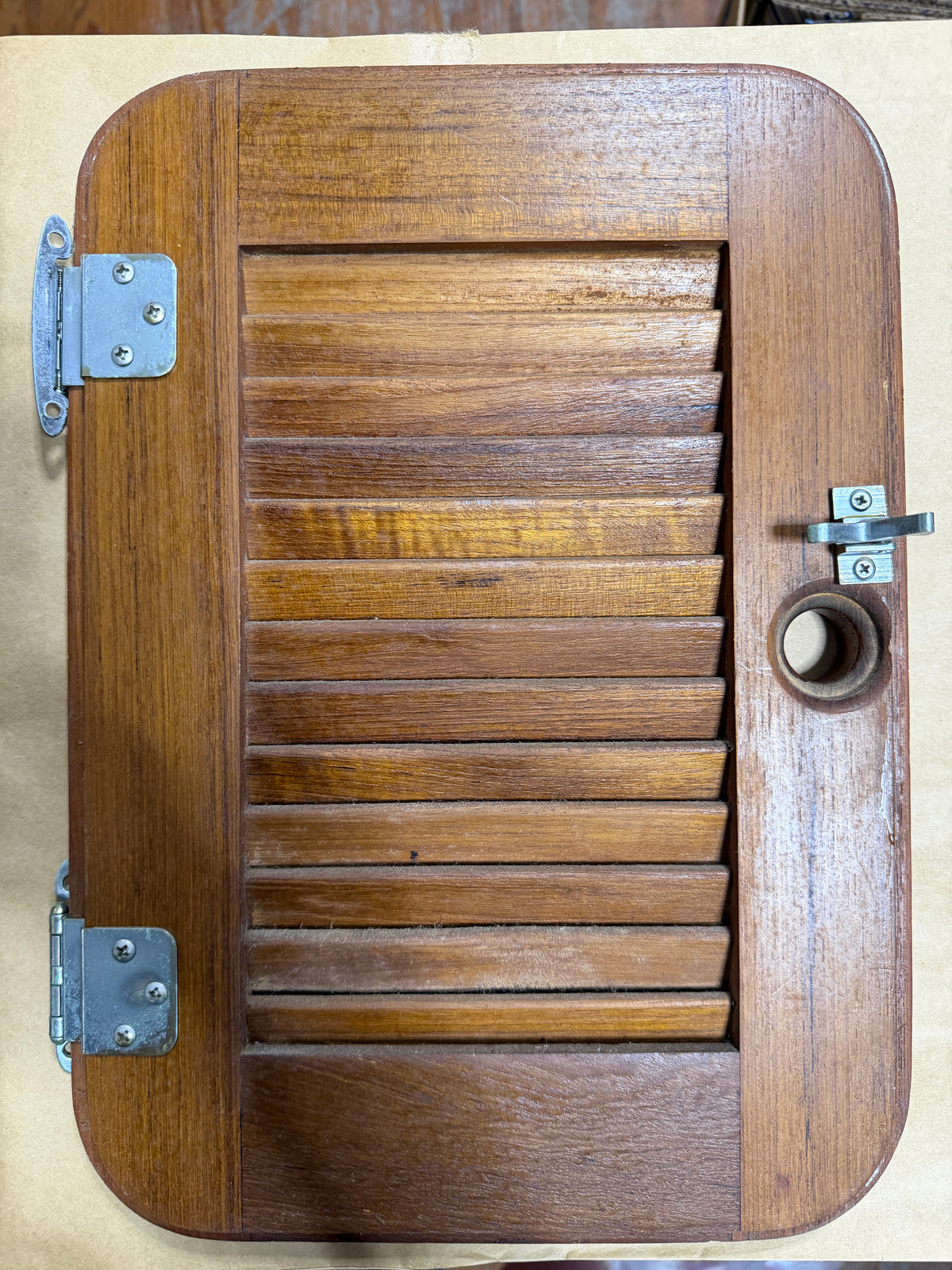 Irwin 31 Interior Louvered Door - ID: 13 7/8" x 9 5/8" - OD: 14 1/2" x 10 1/4" -- #376