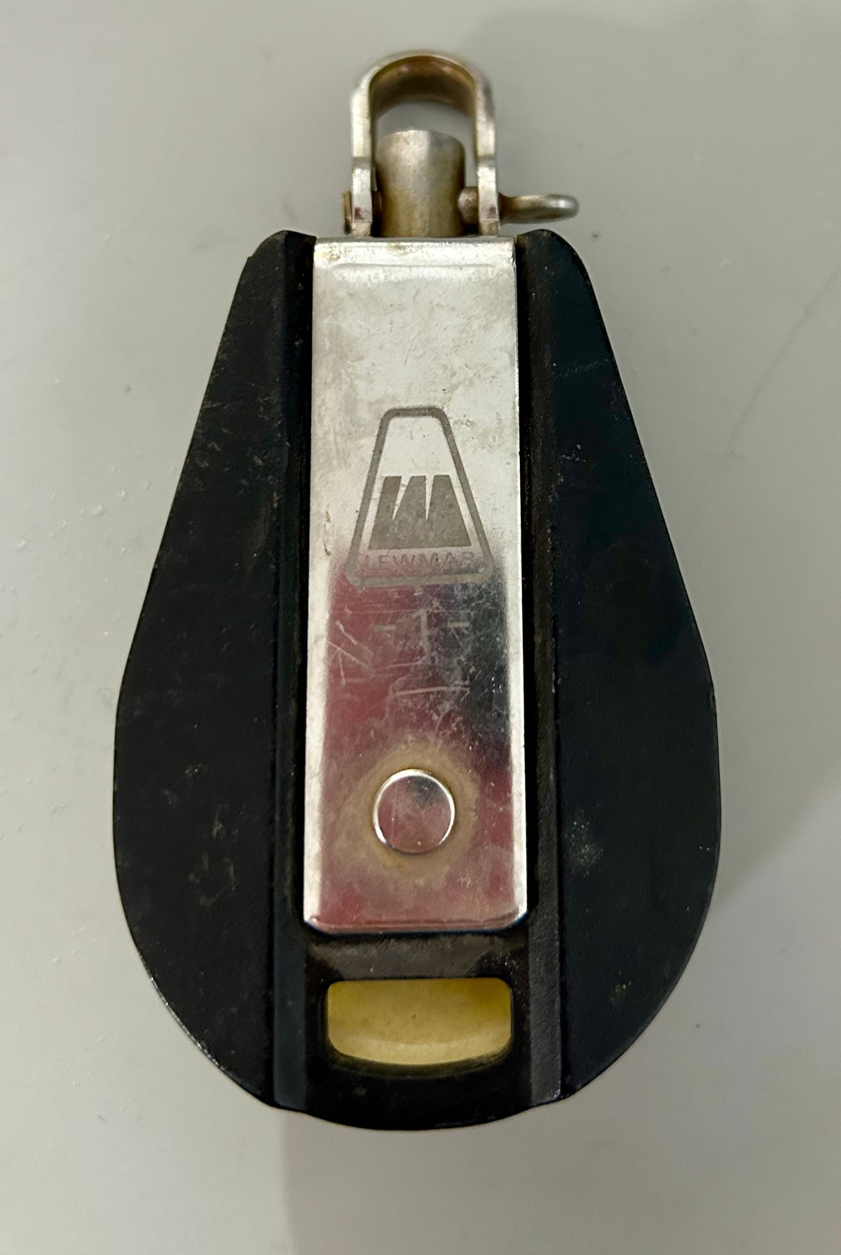 Lewmar Single Block w/ fixed shackle – 3/8” Line Max - Humphries IOR
