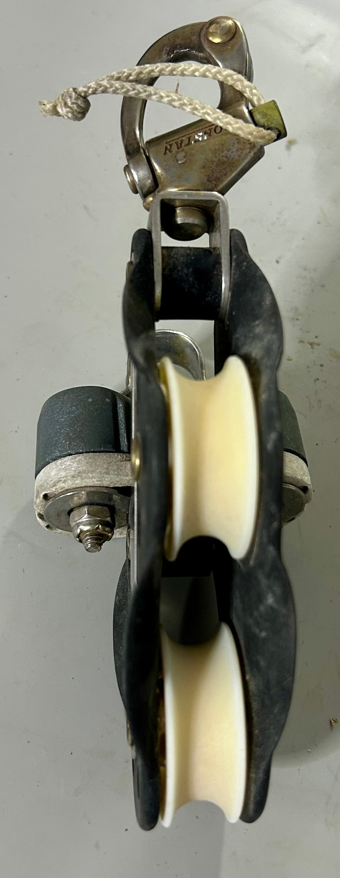 Ronstan Fiddle Block with cam cleat and swivel shackle - 3/8" line max