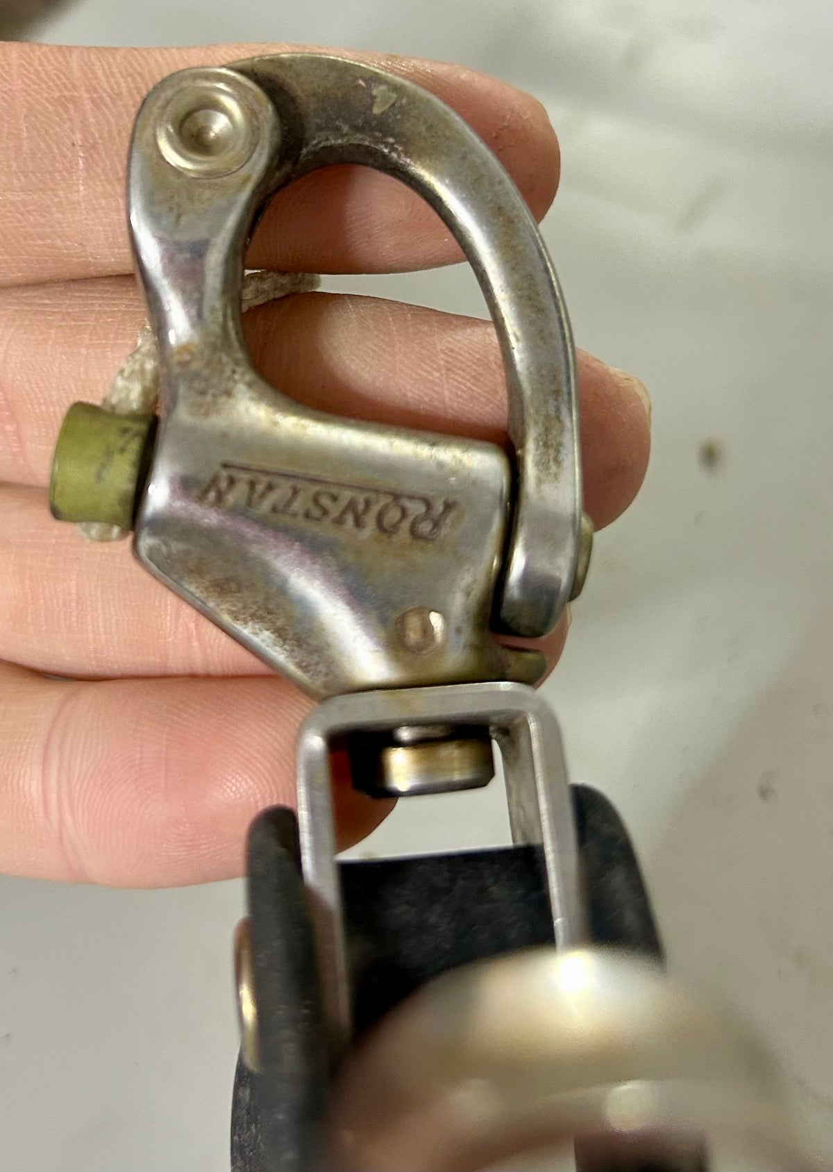 Ronstan Fiddle Block with cam cleat and swivel shackle - 3/8" line max