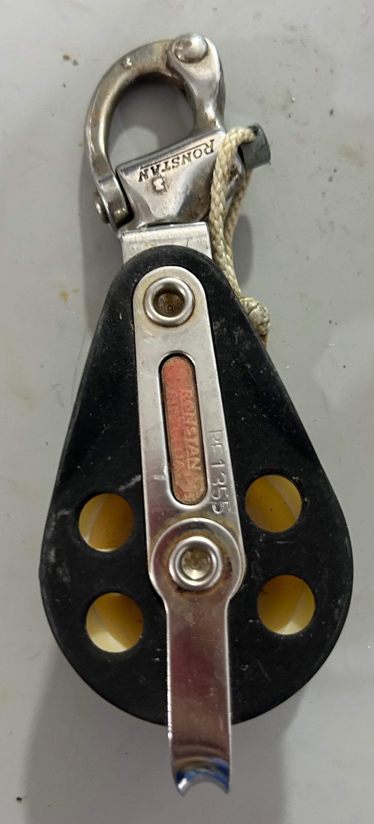 Ronstan Single Block with Swivel Shackle - 3/8" Line Max