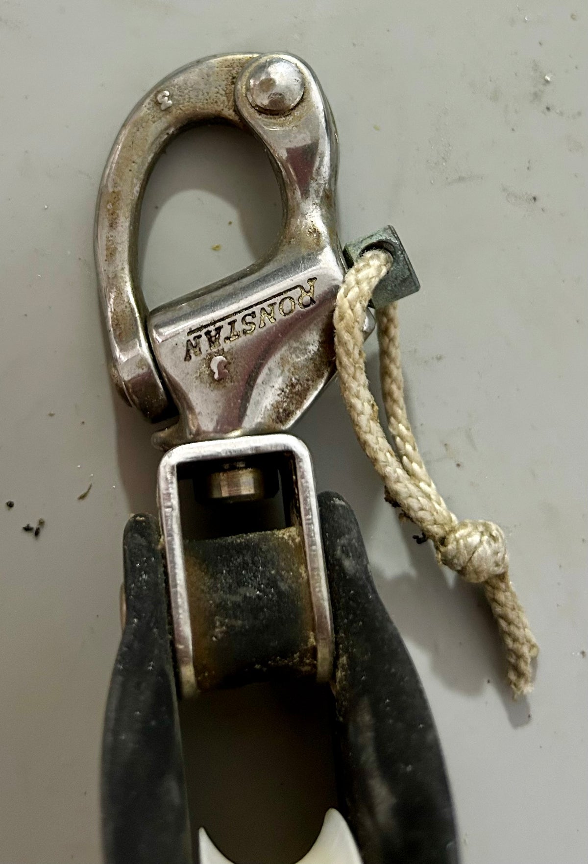 Ronstan Single Block with Swivel Shackle - 3/8" Line Max