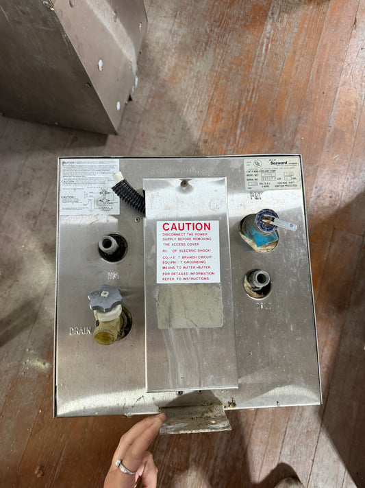 Seaward MODEL S-700 - 6 Gallon Water Heater - UNTESTED