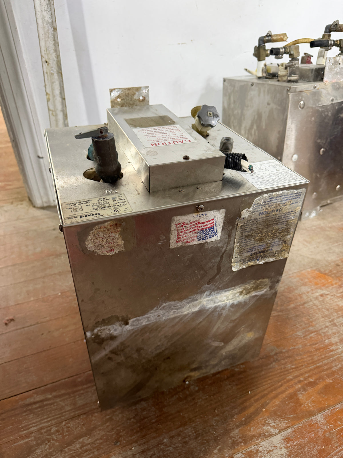 Seaward MODEL S-700 - 6 Gallon Water Heater - UNTESTED