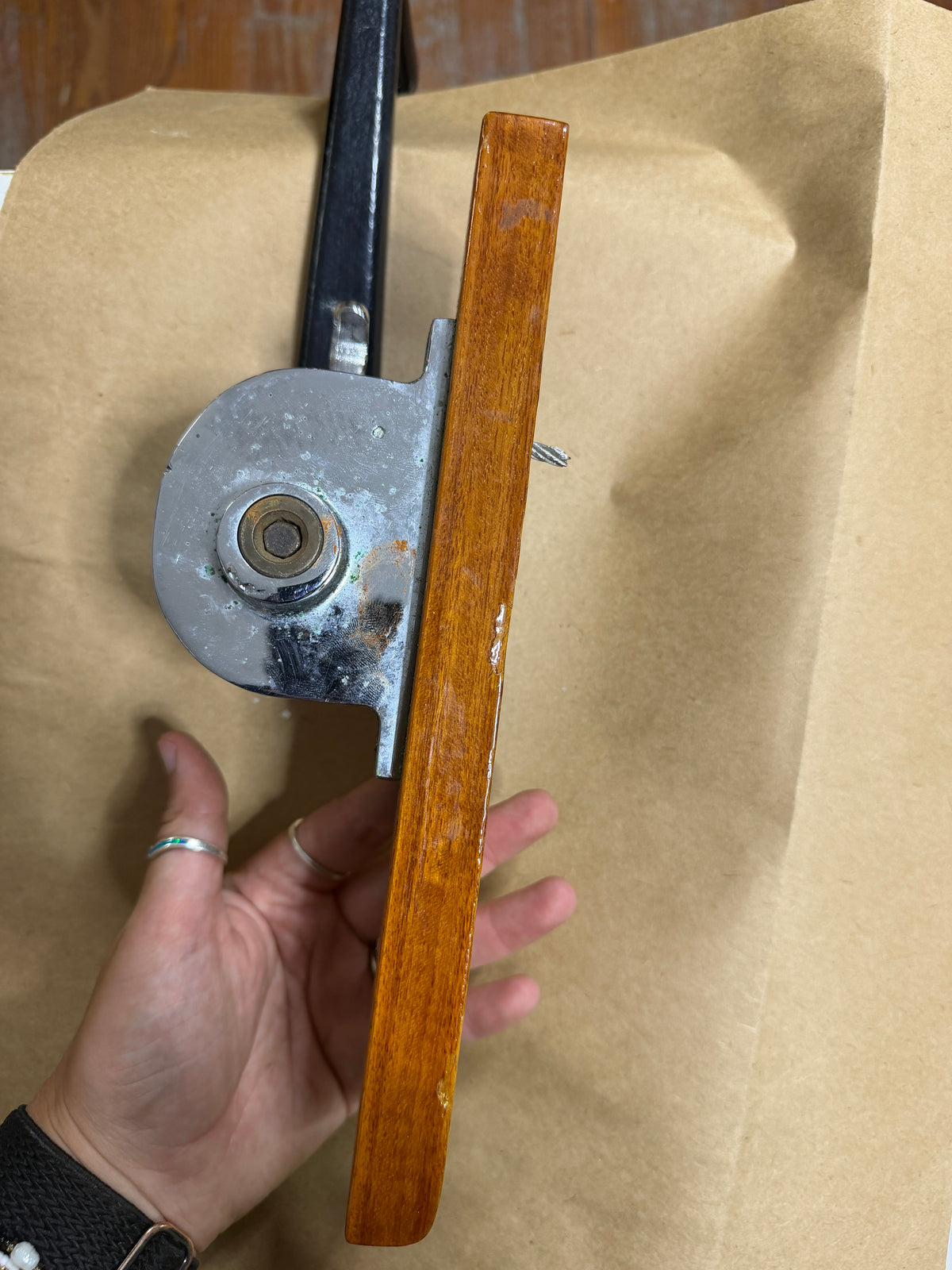 Center Board Winch With Handle - Montgomery 23